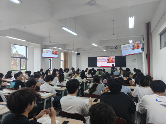 深入课堂抓实效 马院巡课促提升